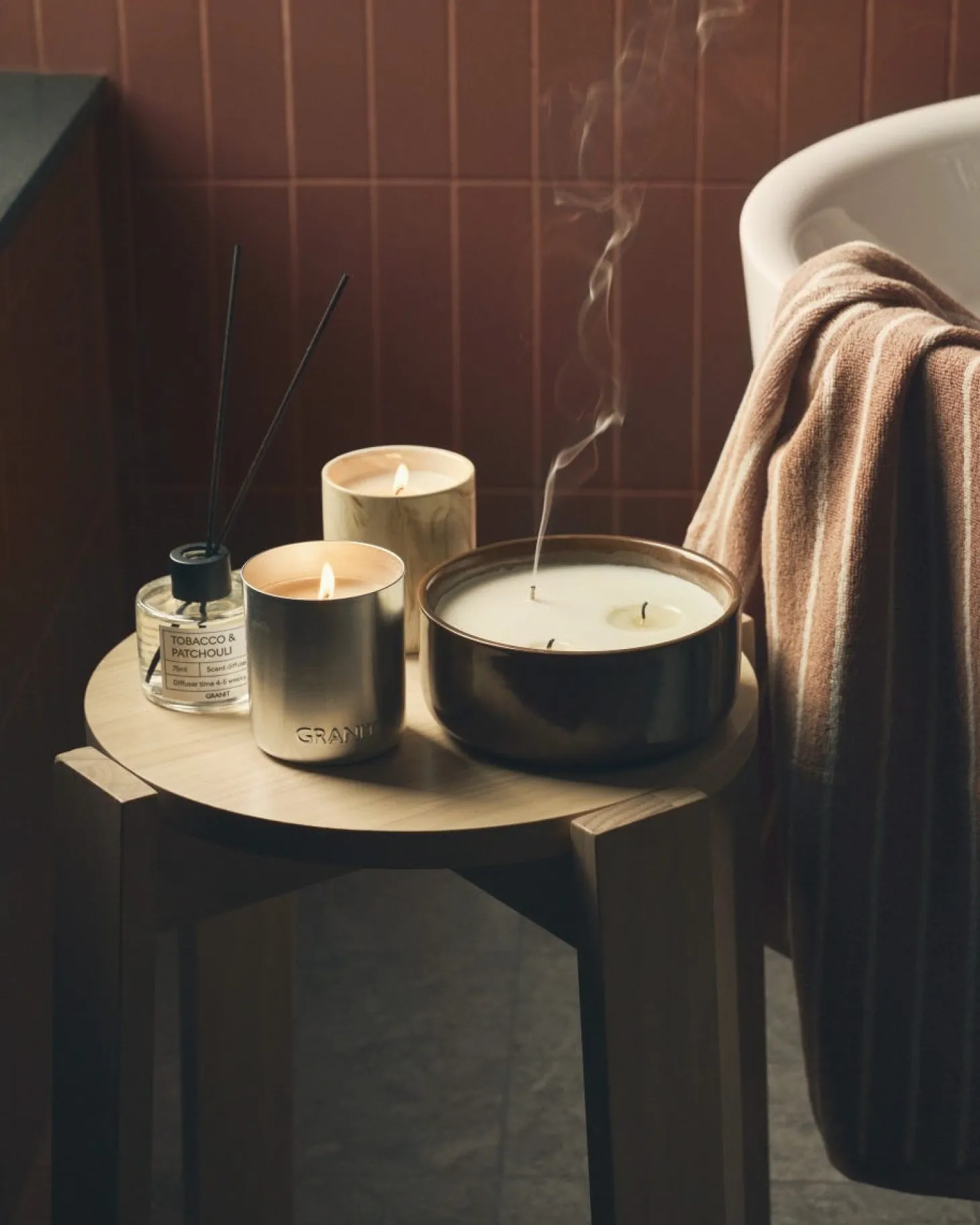 Doftljus Santal Plum 280g Stål
