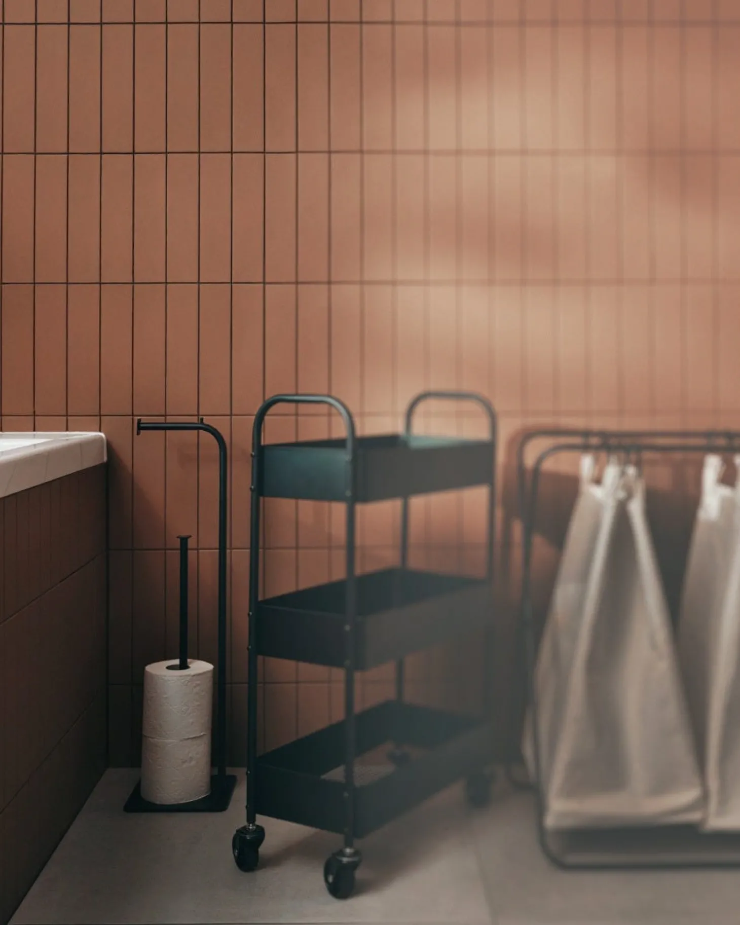Toapappershållare Noa Fristående Svart